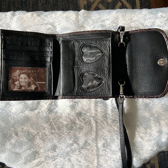 Brighton Trifold Blk/Brn wallet with crossbody strap (EUC) - Picture 4 of 10